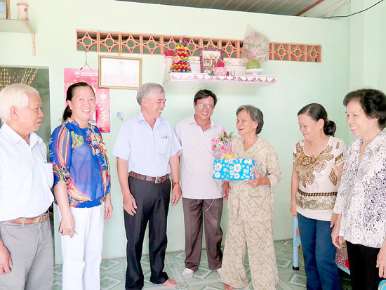 Học Bác Nói ít, làm nhiều